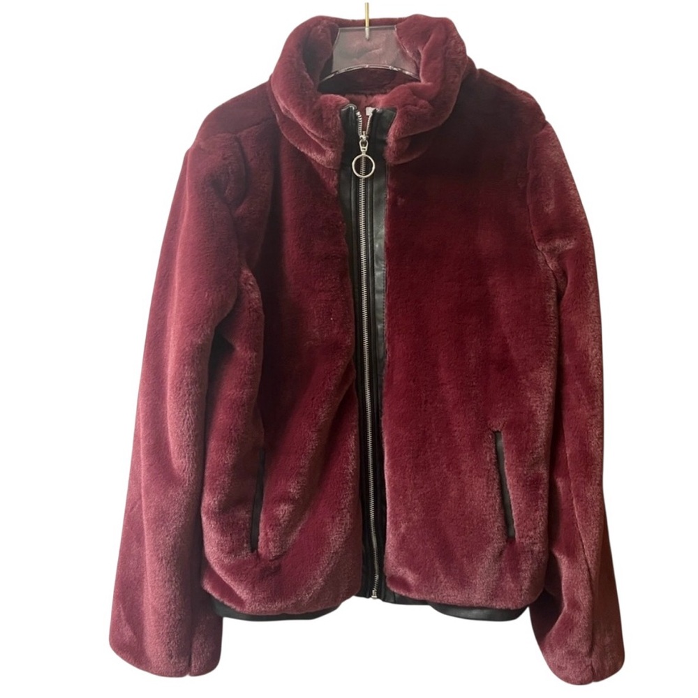Bar III burgundy faux fur jacket w/faux leather trim. Size Medium #10245